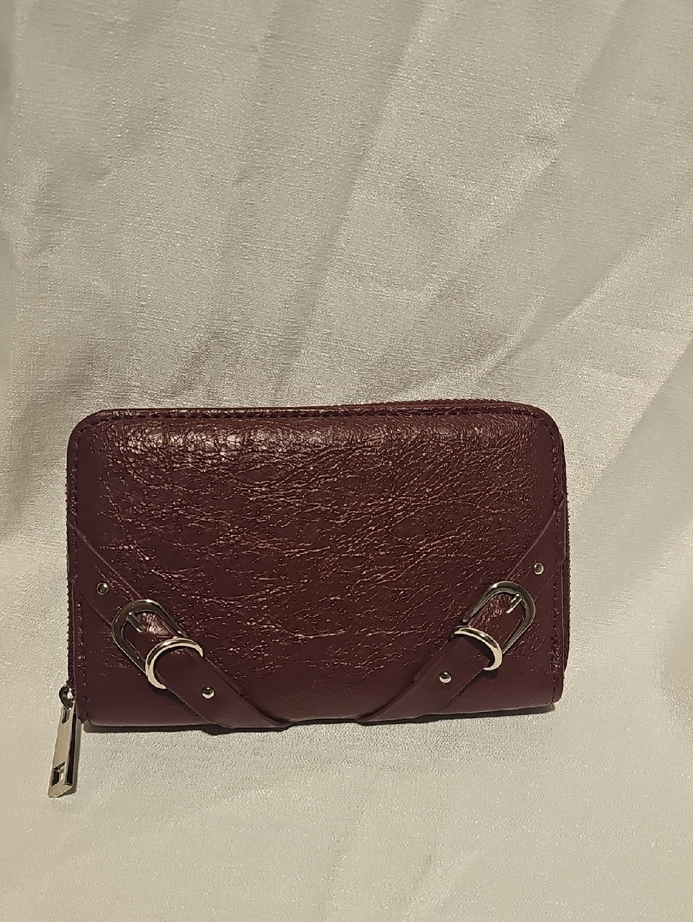 Zippered Wallet in Wine/Burgundy with Silver Tone Hardware Unbranded Used